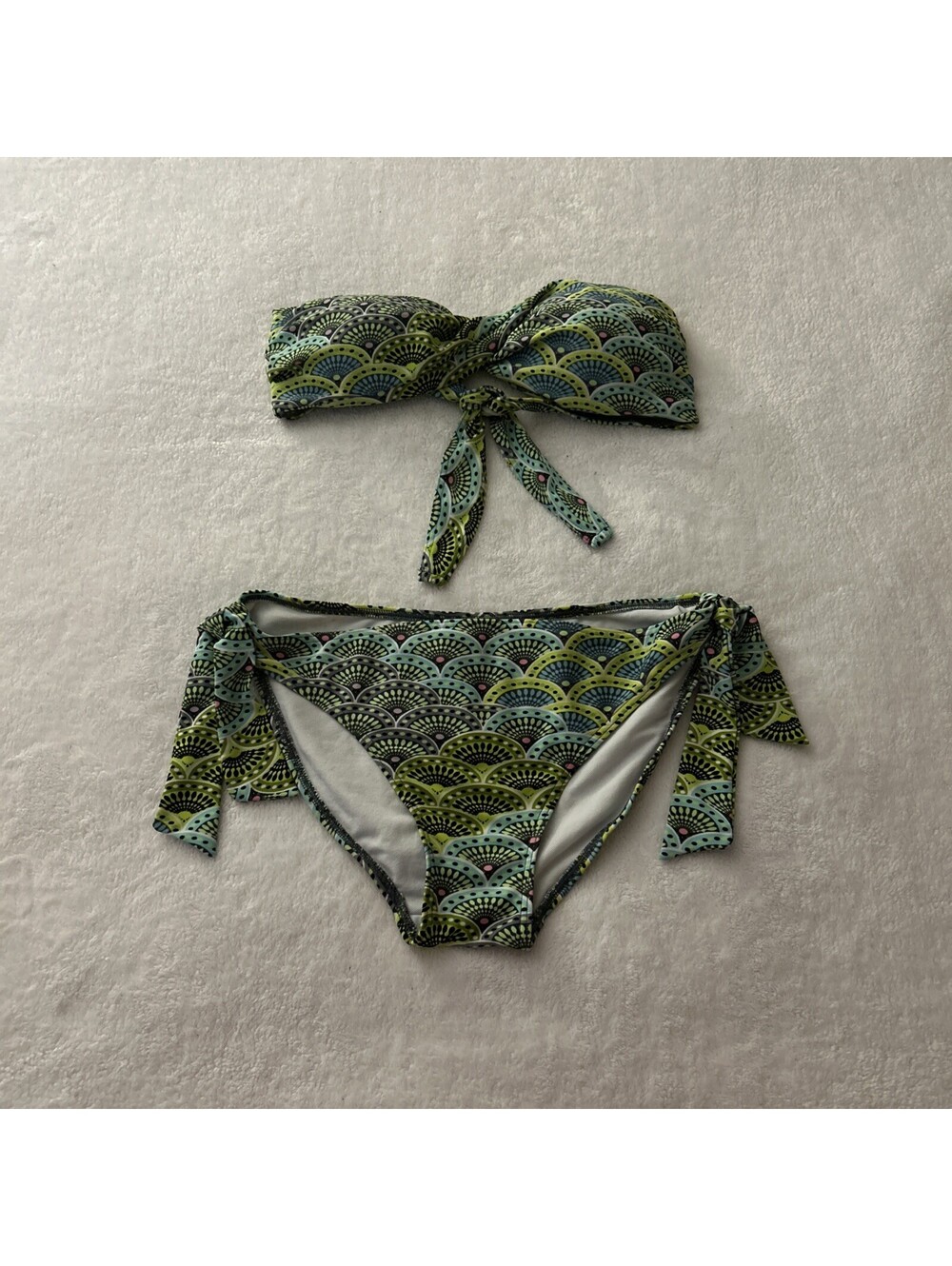 Full Cut Green Colorful Strapless  Size M Two Piece Swimsuit Bikini Tropical